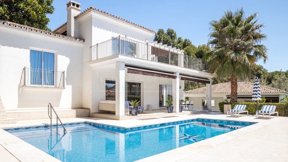 Marbella Golden Mile, Villa mediterránea de cuatro dormitorios en alquiler en Cascada de Camoján, Marbella