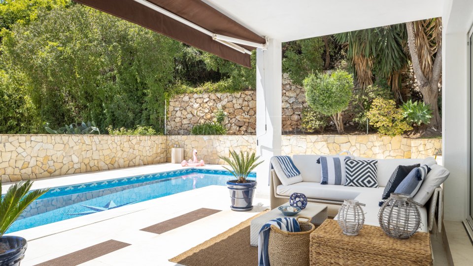 Marbella Golden Mile, Villa mediterránea de cuatro dormitorios en alquiler en Cascada de Camoján, Marbella