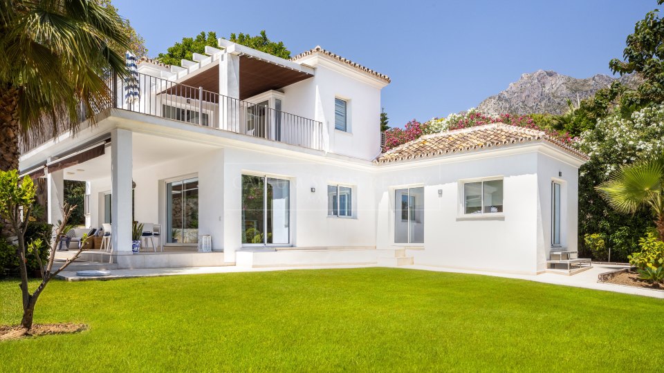 Marbella Golden Mile, Villa mediterránea de cuatro dormitorios en alquiler en Cascada de Camoján, Marbella