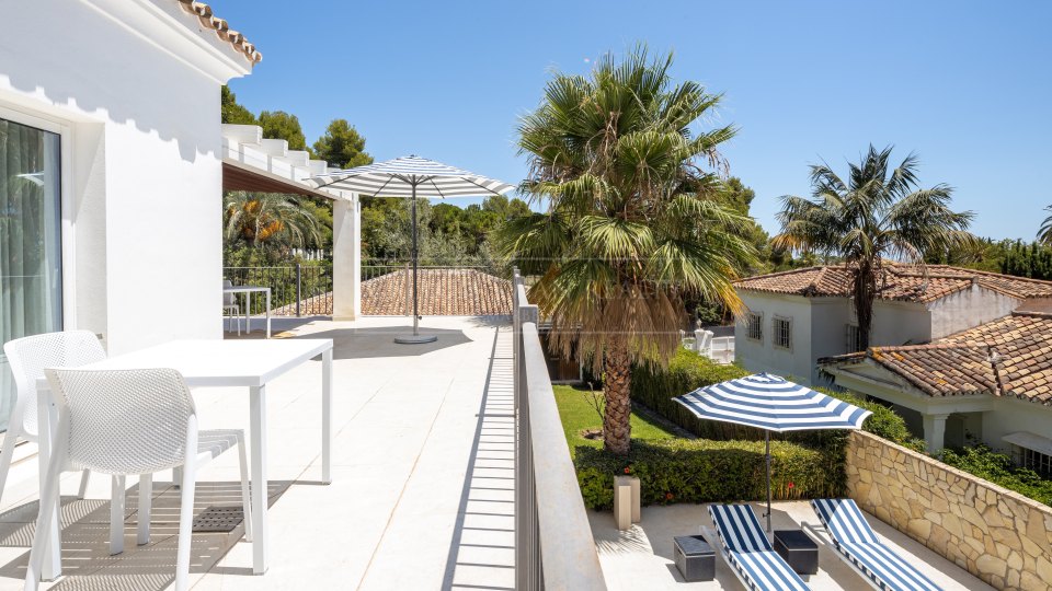 Marbella Golden Mile, Villa mediterránea de cuatro dormitorios en alquiler en Cascada de Camoján, Marbella