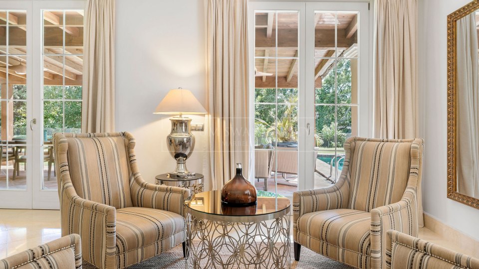 Marbella Golden Mile, Villa Mediterránea de Cuatro Dormitorios con Piscina Privada en Nagüeles, Marbella
