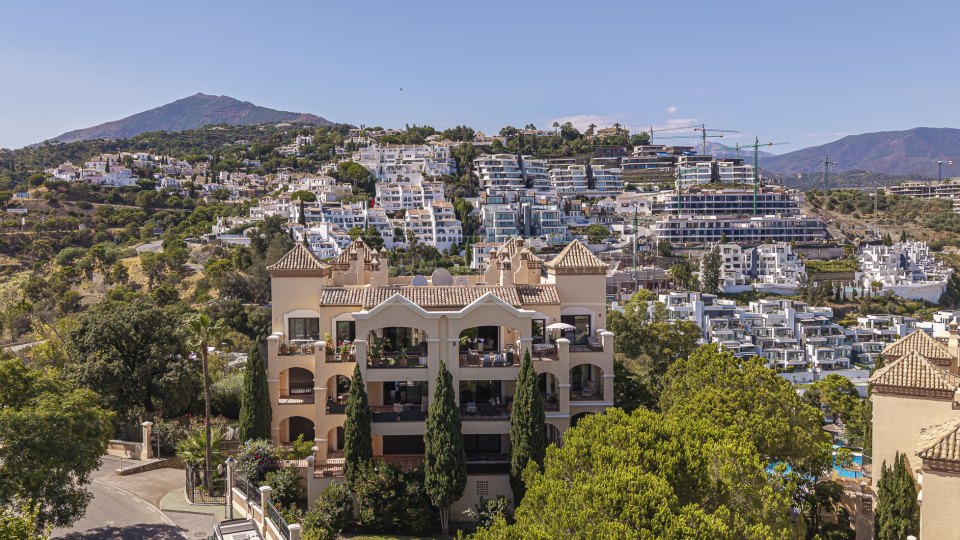 Benahavis, Appartement penthouse élégant de trois chambres avec vue sur la mer à La Quinta, Benahavis