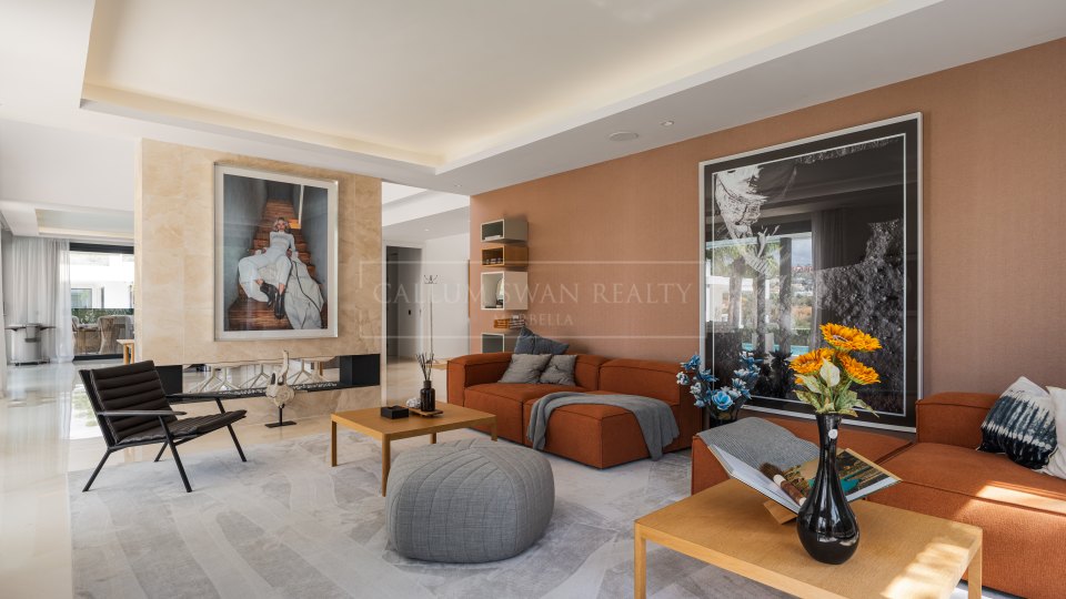 Nueva Andalucia, Villa moderne de cinq chambres avec solarium sur le toit à Nueva Andalucia