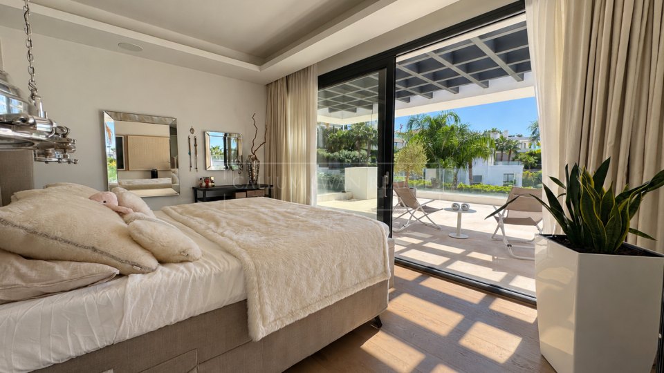 Nueva Andalucia, Excellent Five-Bedroom Villa with Mountain Views in Los Olivos, Nueva Andalucía