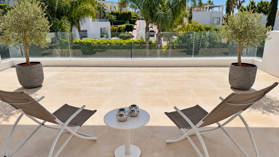 Nueva Andalucia, Excellent Five-Bedroom Villa with Mountain Views in Los Olivos, Nueva Andalucía