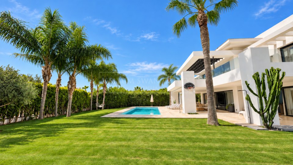 Nueva Andalucia, Excellent Five-Bedroom Villa with Mountain Views in Los Olivos, Nueva Andalucía