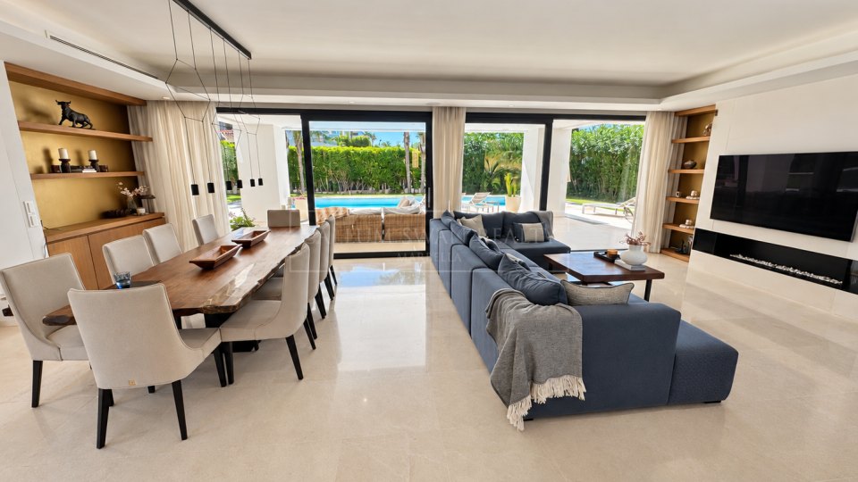 Nueva Andalucia, Excellent Five-Bedroom Villa with Mountain Views in Los Olivos, Nueva Andalucía