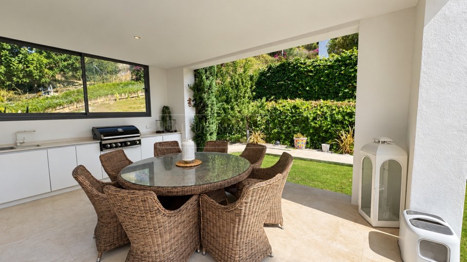 Nueva Andalucia, Excellente villa cinq chambres avec vue sur les montagnes à Los Olivos, Nueva Andalucía