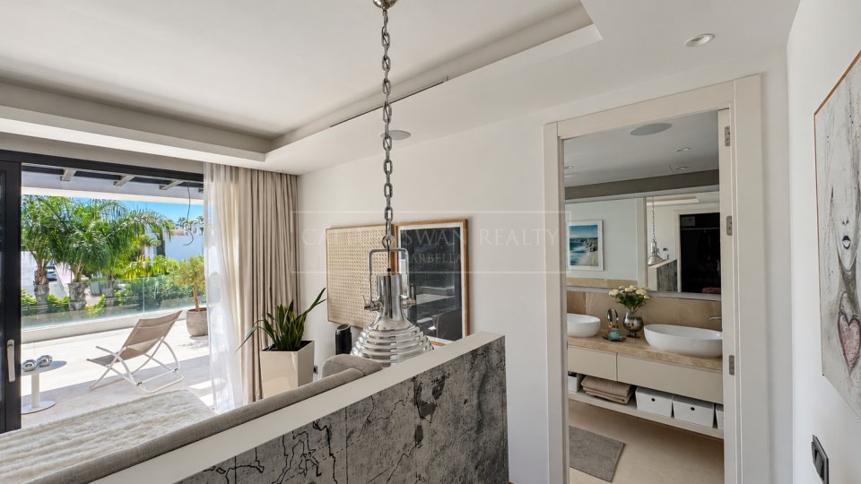 Nueva Andalucia, Excellent Five-Bedroom Villa with Mountain Views in Los Olivos, Nueva Andalucía