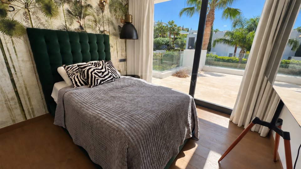 Nueva Andalucia, Excellent Five-Bedroom Villa with Mountain Views in Los Olivos, Nueva Andalucía