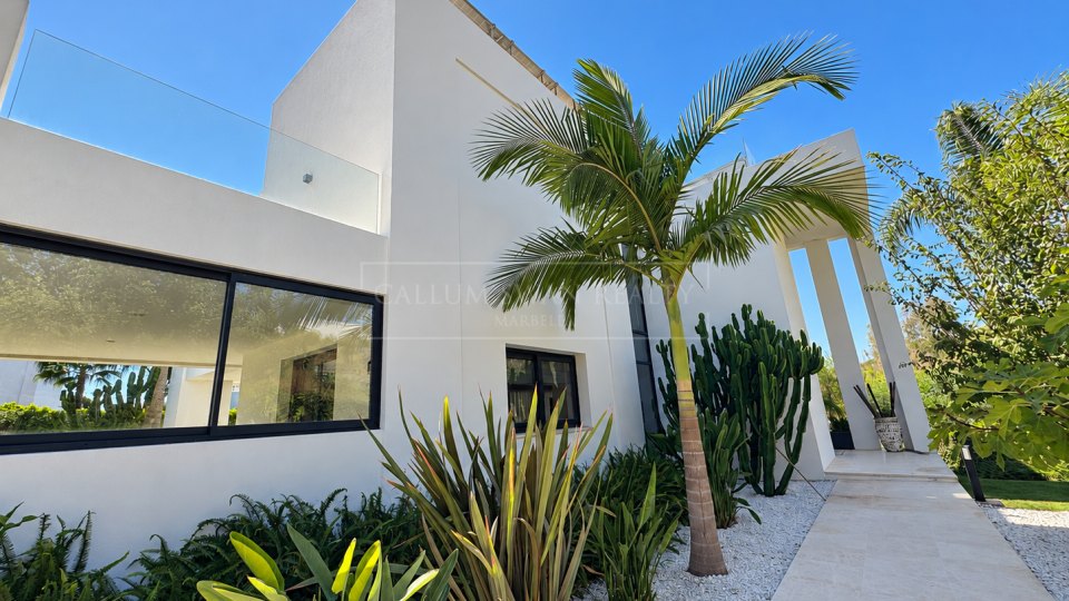 Nueva Andalucia, Excellent Five-Bedroom Villa with Mountain Views in Los Olivos, Nueva Andalucía