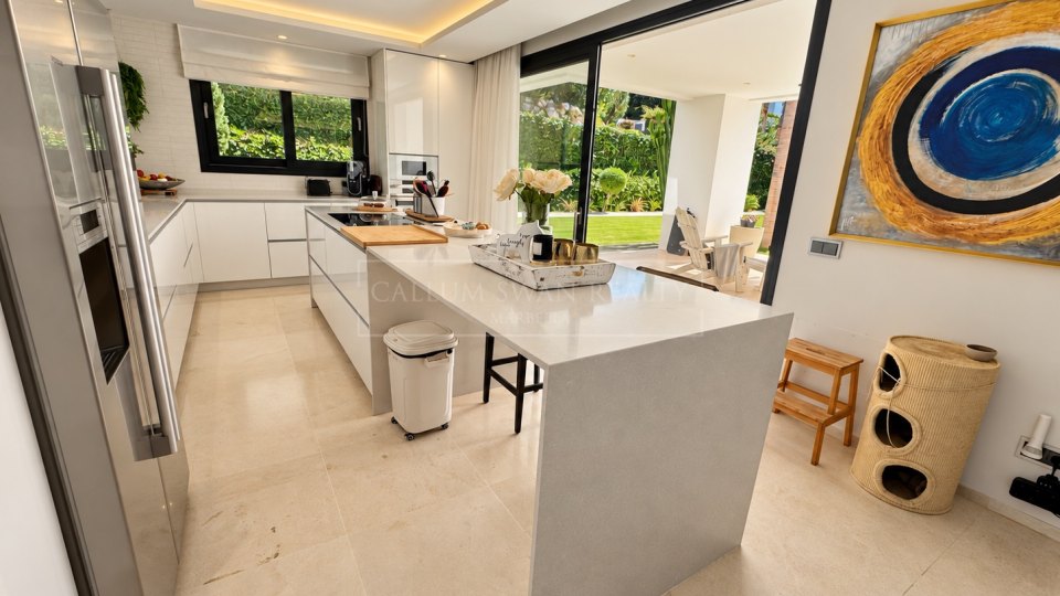 Nueva Andalucia, Excellente villa cinq chambres avec vue sur les montagnes à Los Olivos, Nueva Andalucía