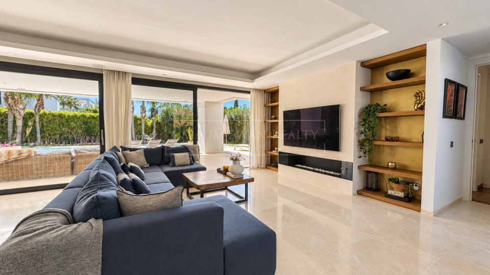 Nueva Andalucia, Excellent Five-Bedroom Villa with Mountain Views in Los Olivos, Nueva Andalucía
