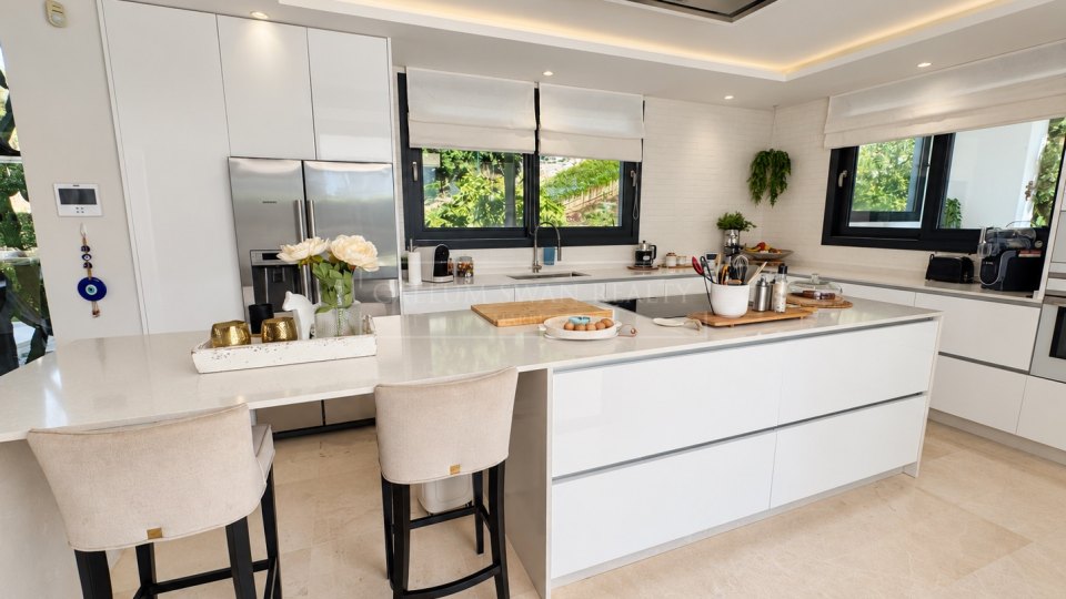 Nueva Andalucia, Excellente villa cinq chambres avec vue sur les montagnes à Los Olivos, Nueva Andalucía