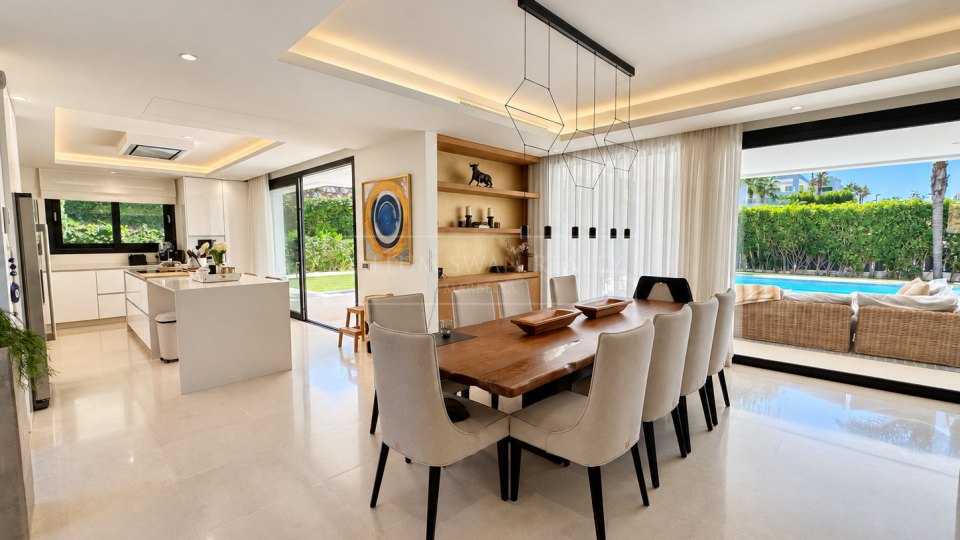 Nueva Andalucia, Excellent Five-Bedroom Villa with Mountain Views in Los Olivos, Nueva Andalucía