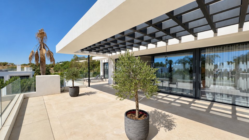 Nueva Andalucia, Excellent Five-Bedroom Villa with Mountain Views in Los Olivos, Nueva Andalucía