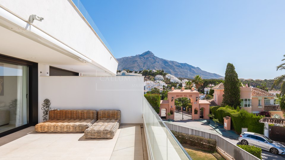 Nueva Andalucia, Appartement contemporain de 2 chambres avec vue sur la mer