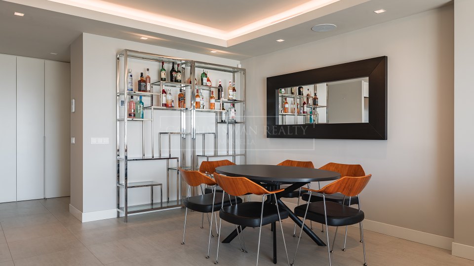 Nueva Andalucia, Appartement contemporain de 2 chambres avec vue sur la mer