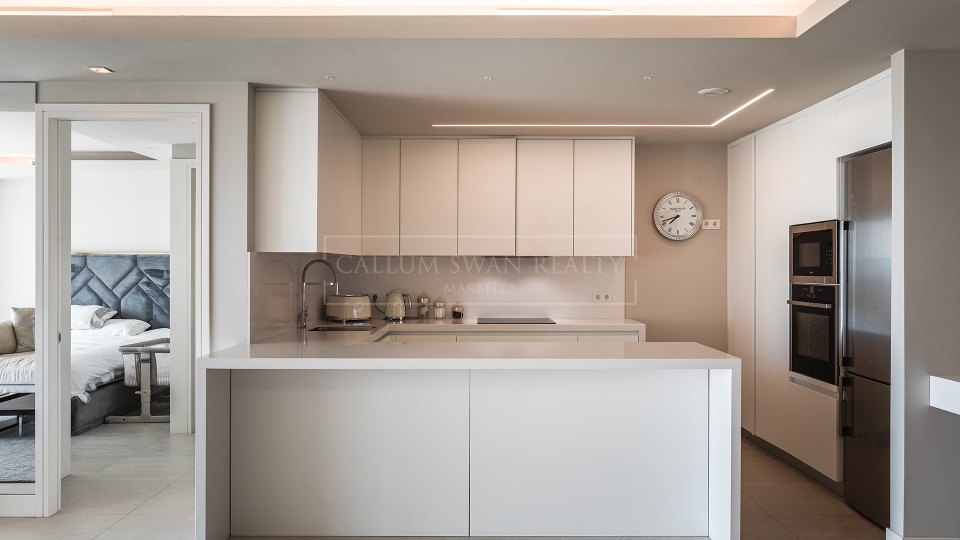 Nueva Andalucia, Appartement contemporain de 2 chambres avec vue sur la mer