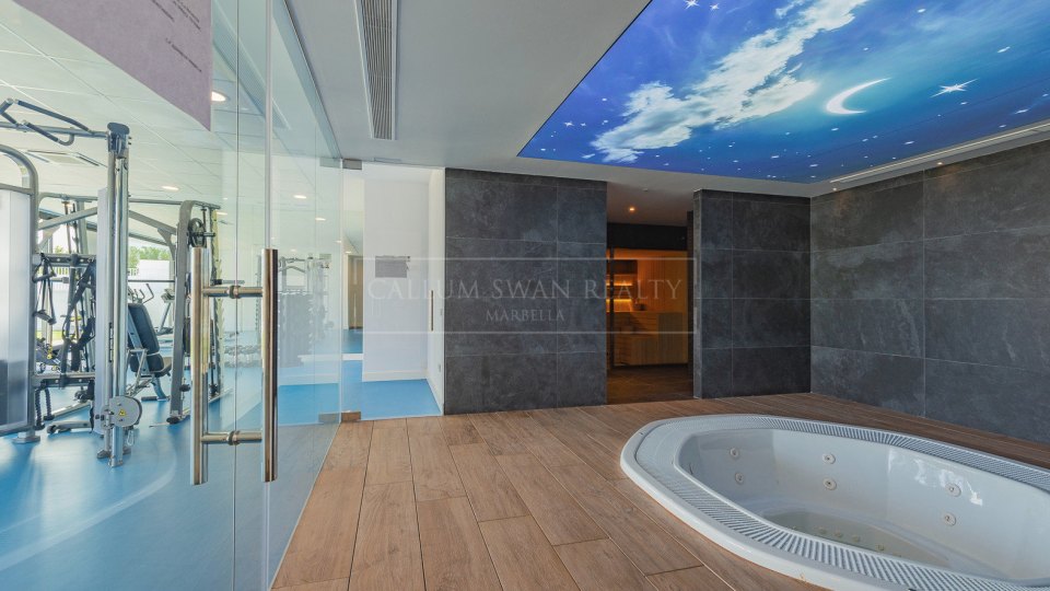 Nueva Andalucia, Appartement contemporain de 2 chambres avec vue sur la mer