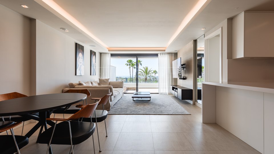 Nueva Andalucia, Appartement contemporain de 2 chambres avec vue sur la mer