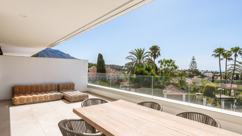Nueva Andalucia, Appartement contemporain de 2 chambres avec vue sur la mer