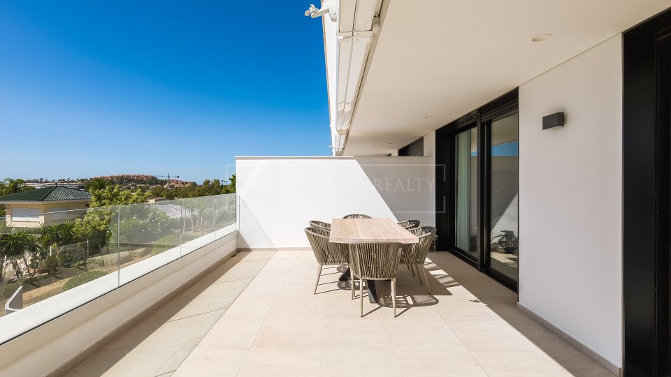 Nueva Andalucia, Appartement contemporain de 2 chambres avec vue sur la mer
