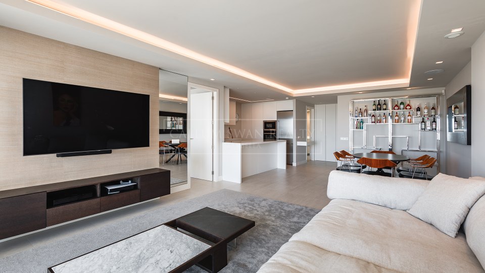 Nueva Andalucia, Appartement contemporain de 2 chambres avec vue sur la mer