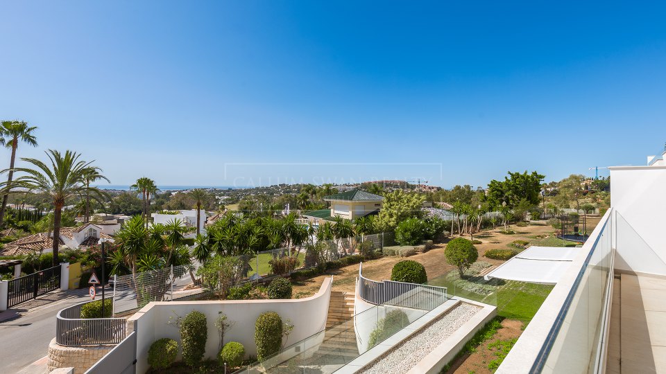 Nueva Andalucia, Appartement contemporain de 2 chambres avec vue sur la mer