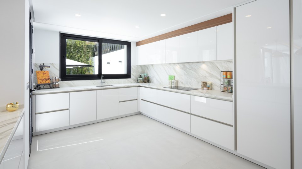 Nueva Andalucia, Villa moderne de cinq chambres dans la vallée de golf de Nueva Andalucía