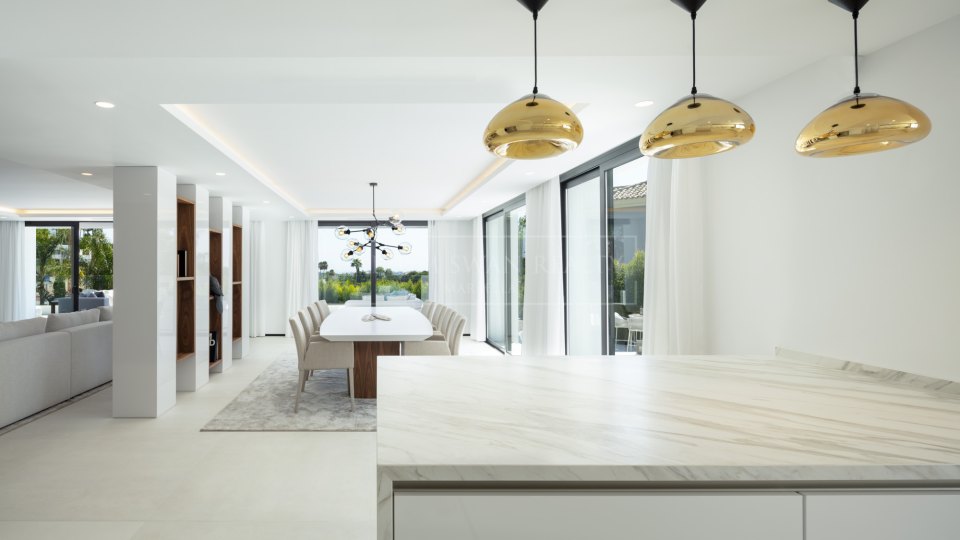 Nueva Andalucia, Villa moderne de cinq chambres dans la vallée de golf de Nueva Andalucía