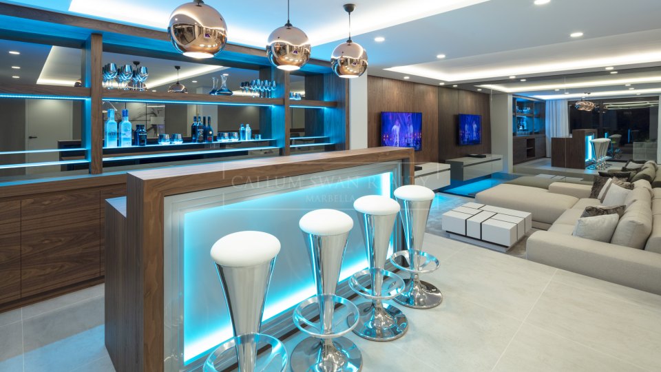 Nueva Andalucia, Villa moderne de cinq chambres dans la vallée de golf de Nueva Andalucía