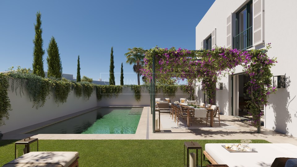 Sotogrande, Three-Bedroom Home with Private Garden and Pool in Sotogrande