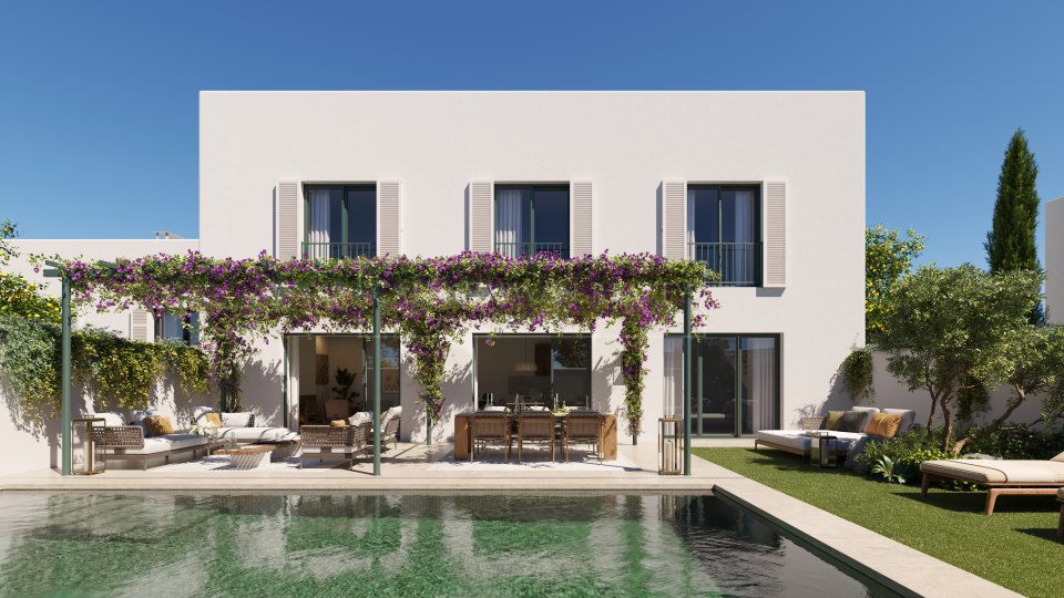 Sotogrande, Three-Bedroom Home with Private Garden and Pool in Sotogrande