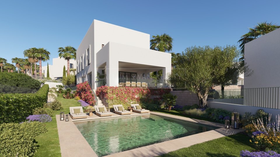 Sotogrande, Four-Bedroom Villa with Private Pool and Open Views in Sotogrande