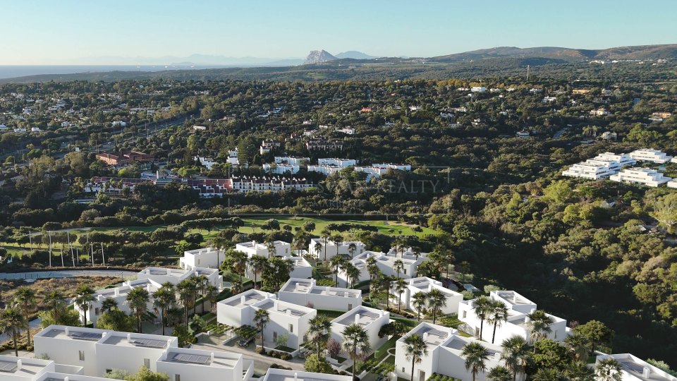 Sotogrande, Four-Bedroom Villa with Private Pool and Open Views in Sotogrande