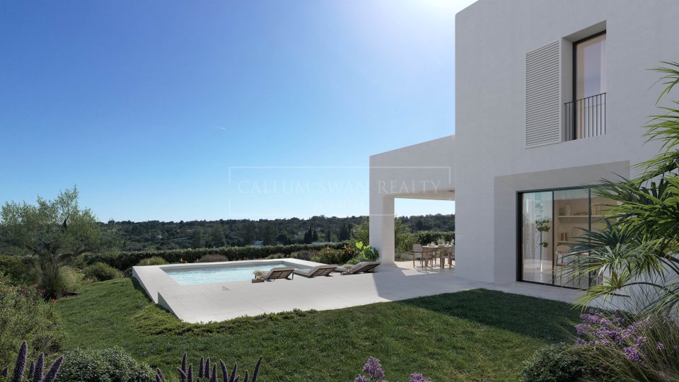 Sotogrande, Four-Bedroom Villa with Private Pool and Open Views in Sotogrande
