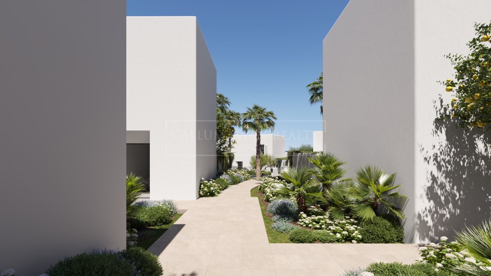 Sotogrande, Four-Bedroom Villa with Private Pool and Open Views in Sotogrande