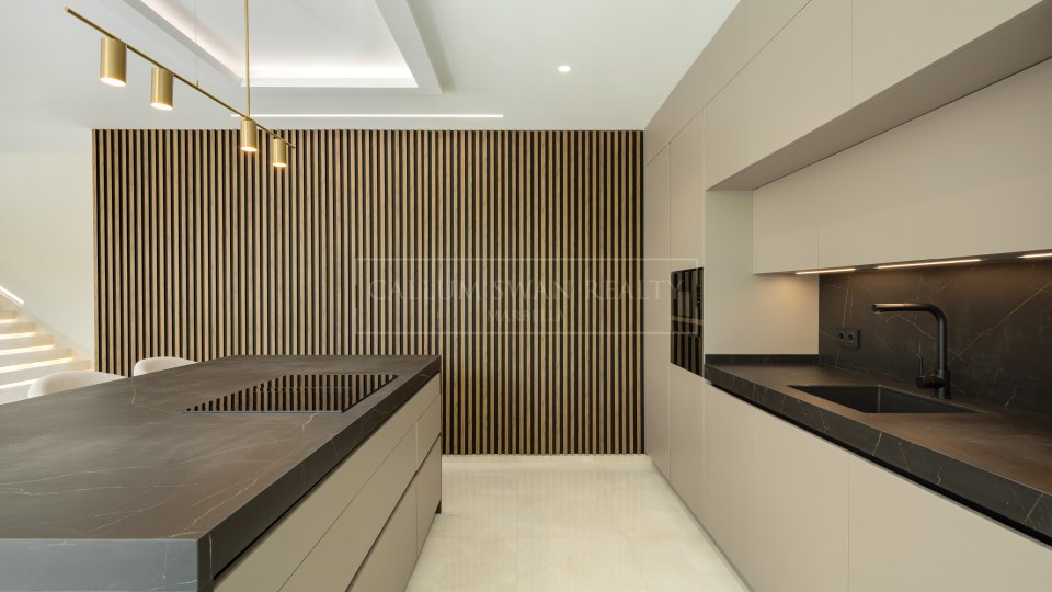 Nueva Andalucia, Villa neuve de cinq chambres à La Cerquilla, Nueva Andalucía, proche des terrains de golf et de Puerto Banús