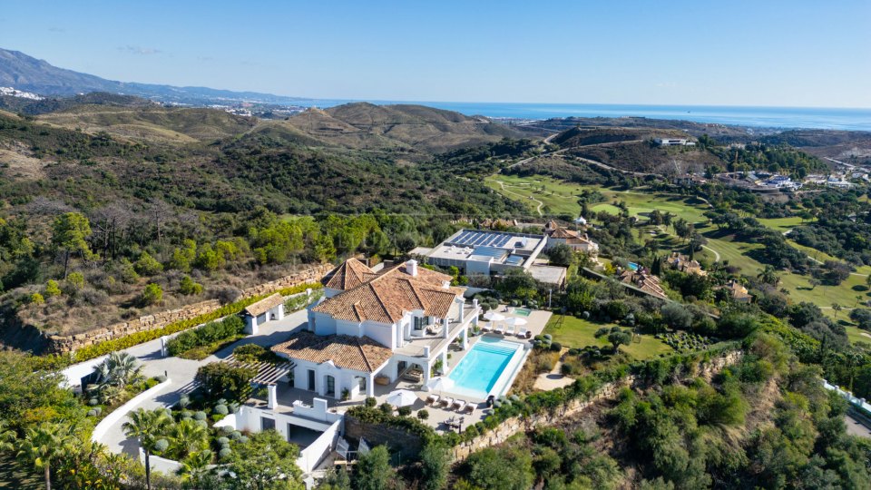 Benahavis, Contemporary 7-Bedroom Villa with Sea Views in Marbella Club Golf Resort, Benahavís
