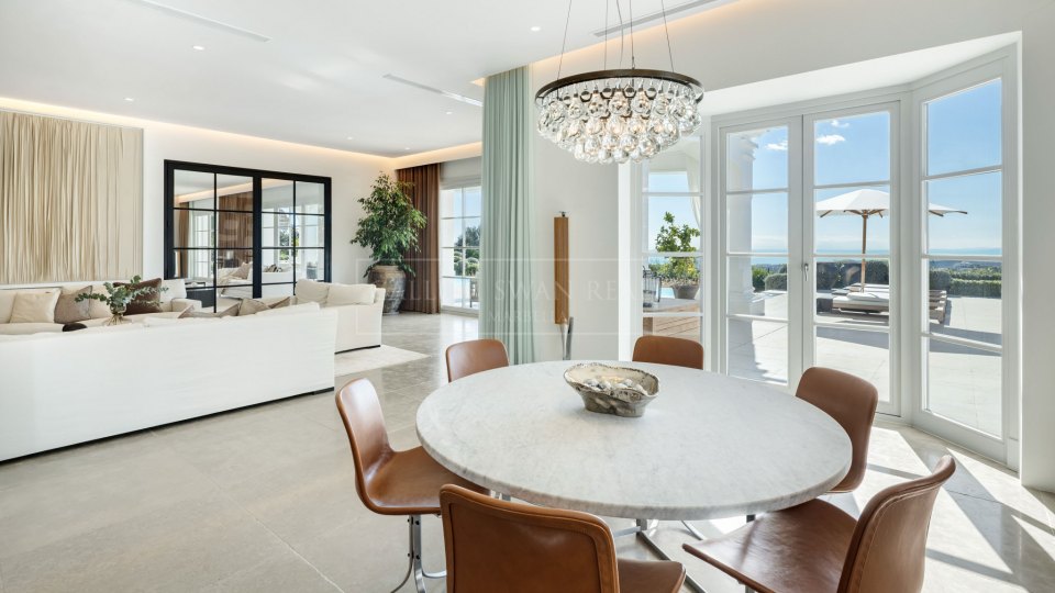 Benahavis, Contemporary 7-Bedroom Villa with Sea Views in Marbella Club Golf Resort, Benahavís