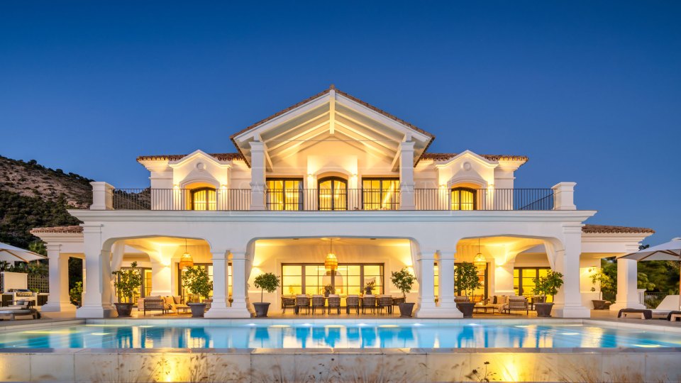 Benahavis, Contemporary 7-Bedroom Villa with Sea Views in Marbella Club Golf Resort, Benahavís
