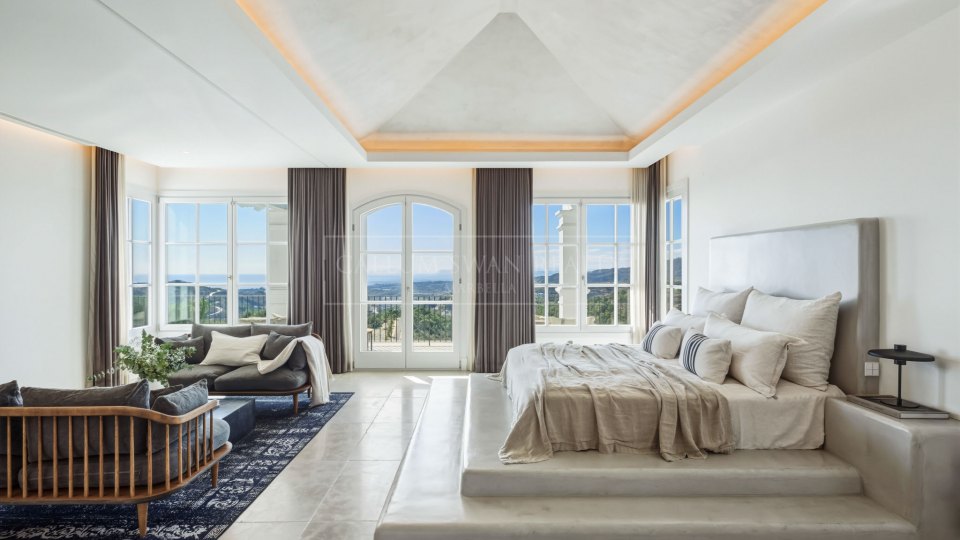 Benahavis, Contemporary 7-Bedroom Villa with Sea Views in Marbella Club Golf Resort, Benahavís