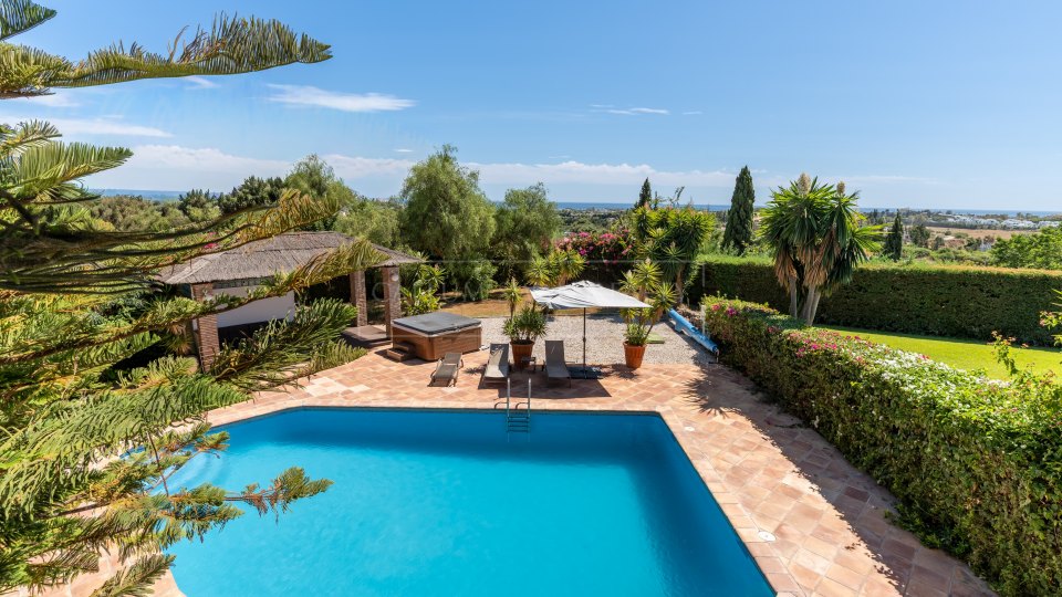 Benahavis, Five-Bedroom Family Villa with Sea Views for Sale in El Capitán, Benahavís