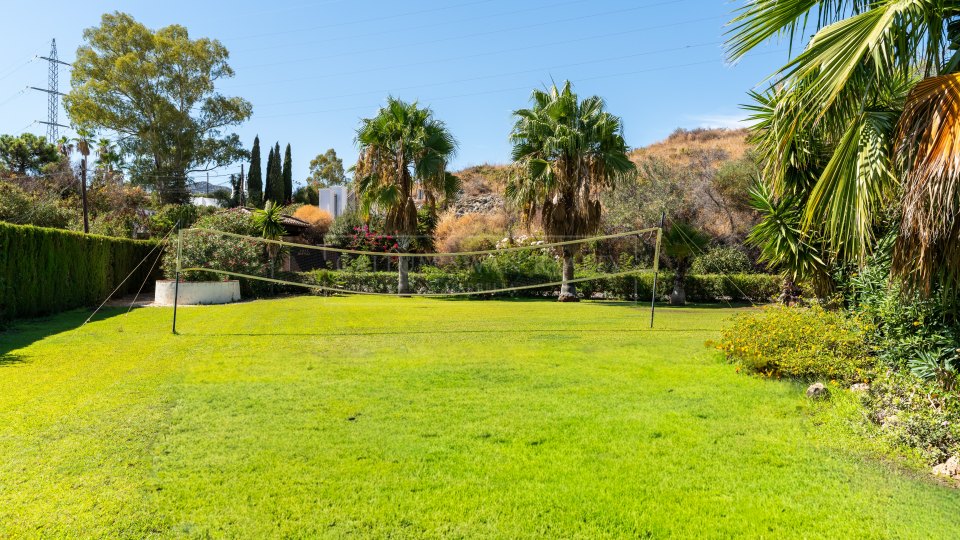 Benahavis, Five-Bedroom Family Villa with Sea Views for Sale in El Capitán, Benahavís