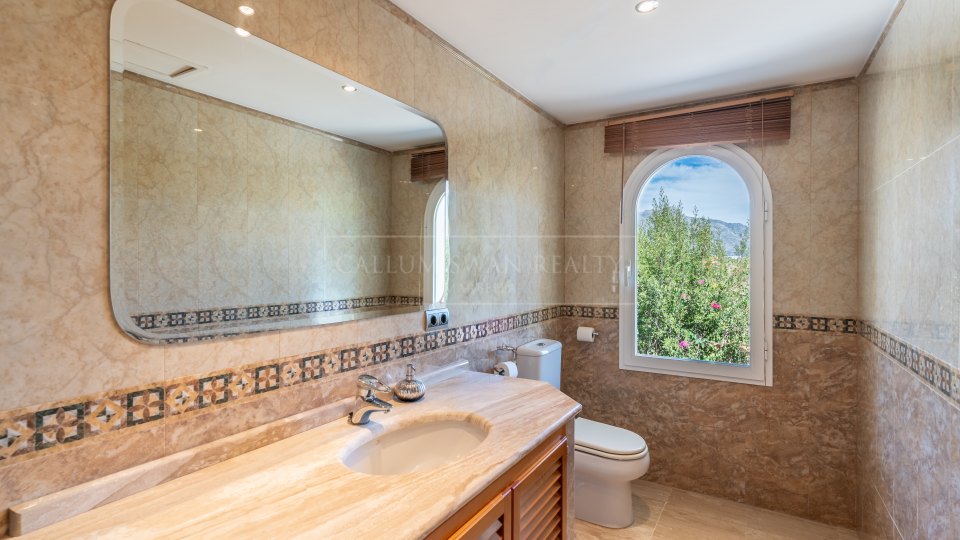 Benahavis, Five-Bedroom Family Villa with Sea Views for Sale in El Capitán, Benahavís