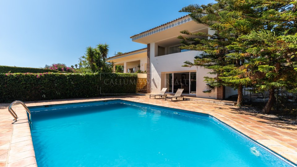 Benahavis, Five-Bedroom Family Villa with Sea Views for Sale in El Capitán, Benahavís