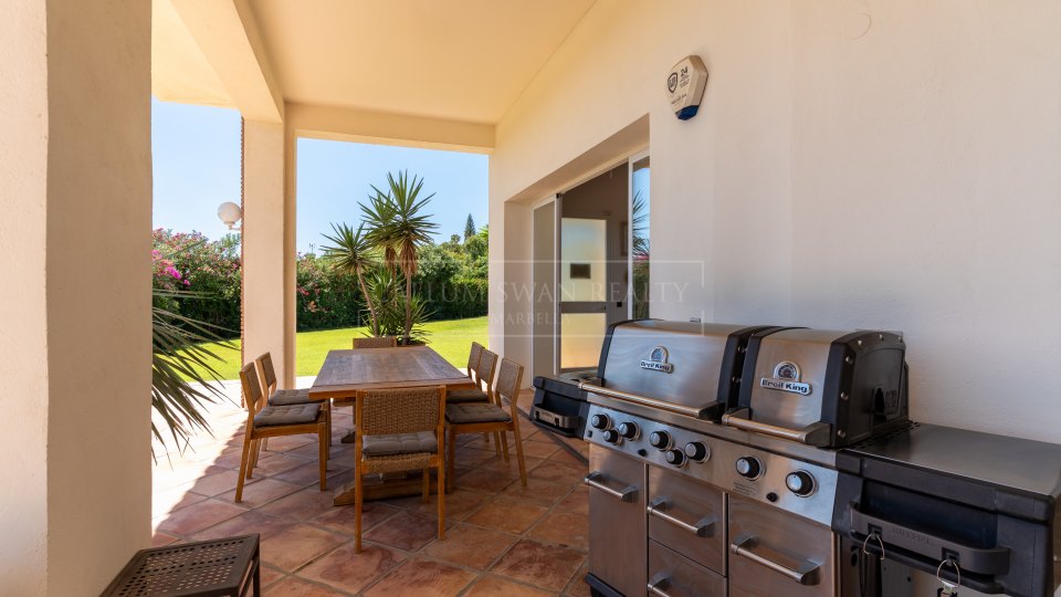Benahavis, Five-Bedroom Family Villa with Sea Views for Sale in El Capitán, Benahavís