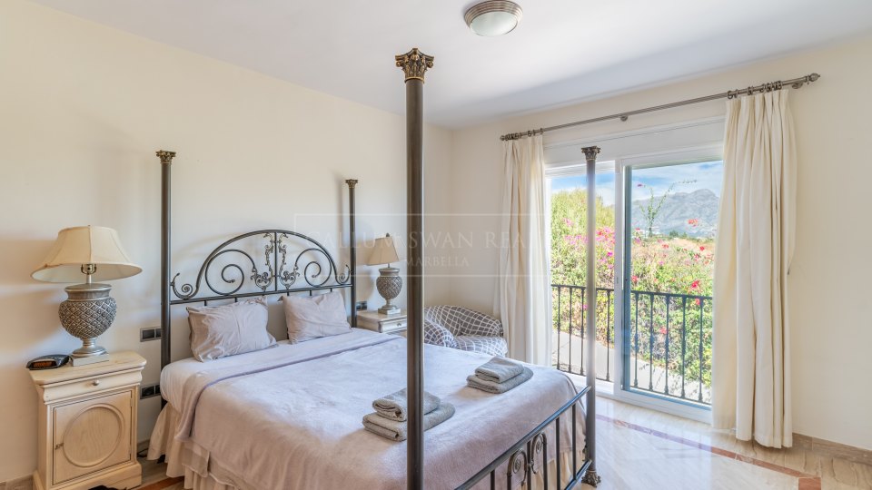 Benahavis, Five-Bedroom Family Villa with Sea Views for Sale in El Capitán, Benahavís
