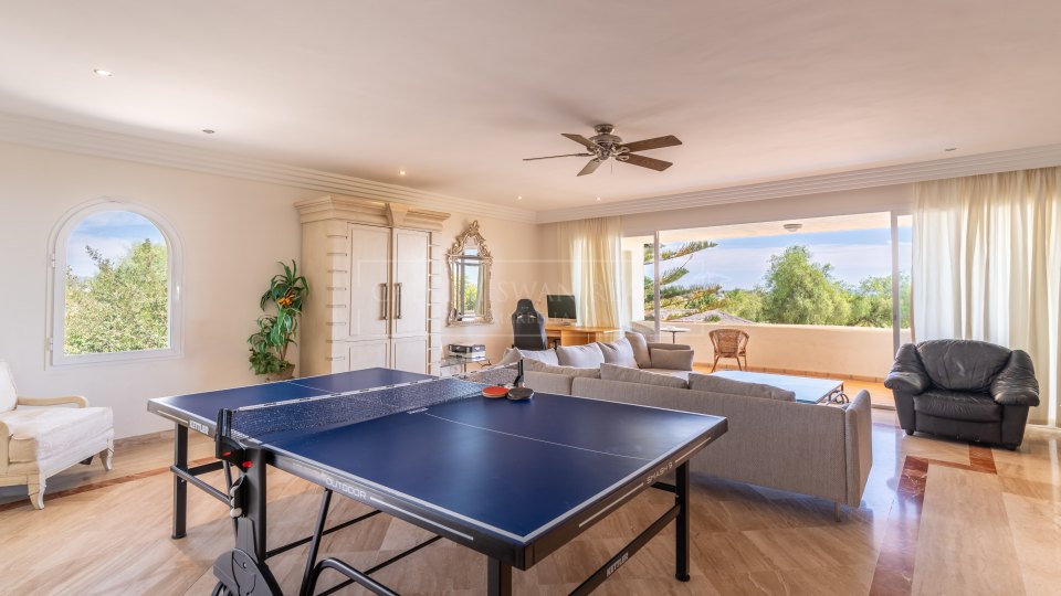 Benahavis, Five-Bedroom Family Villa with Sea Views for Sale in El Capitán, Benahavís